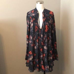 Free people print top, long flowy style , medium,see pics for details